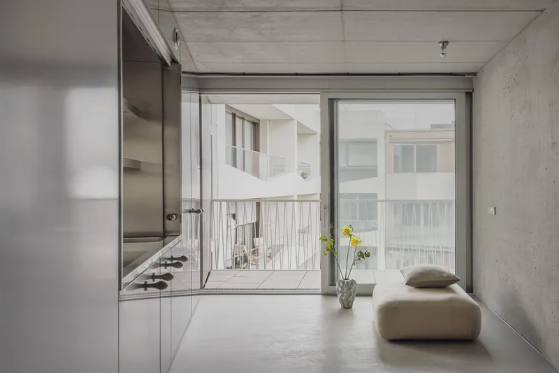 Design-Studio mit Balkon im LAIKA AM TACHELES — photo 1
